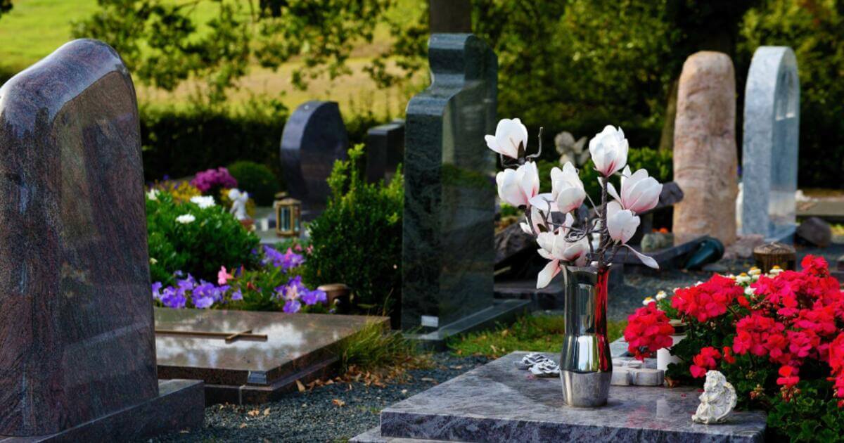 Bestattungen: Warum Sterbegeld wichtig sein kann?
