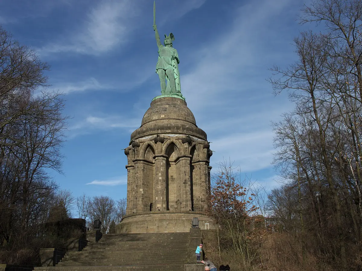 Das Hermannsdenkmal bei Detmold in Ostwestfalen-Lippe
