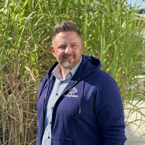 Vertriebspartner im Finanzgewissen-Hoodie